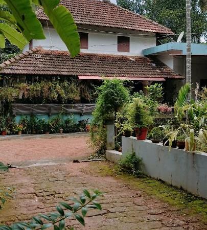 Kenoth Thaliyil Mana, Heritage Homestay Payyannur Exteriör bild