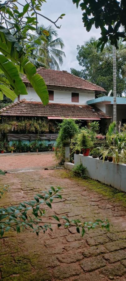 Kenoth Thaliyil Mana, Heritage Homestay Payyannur Exteriör bild