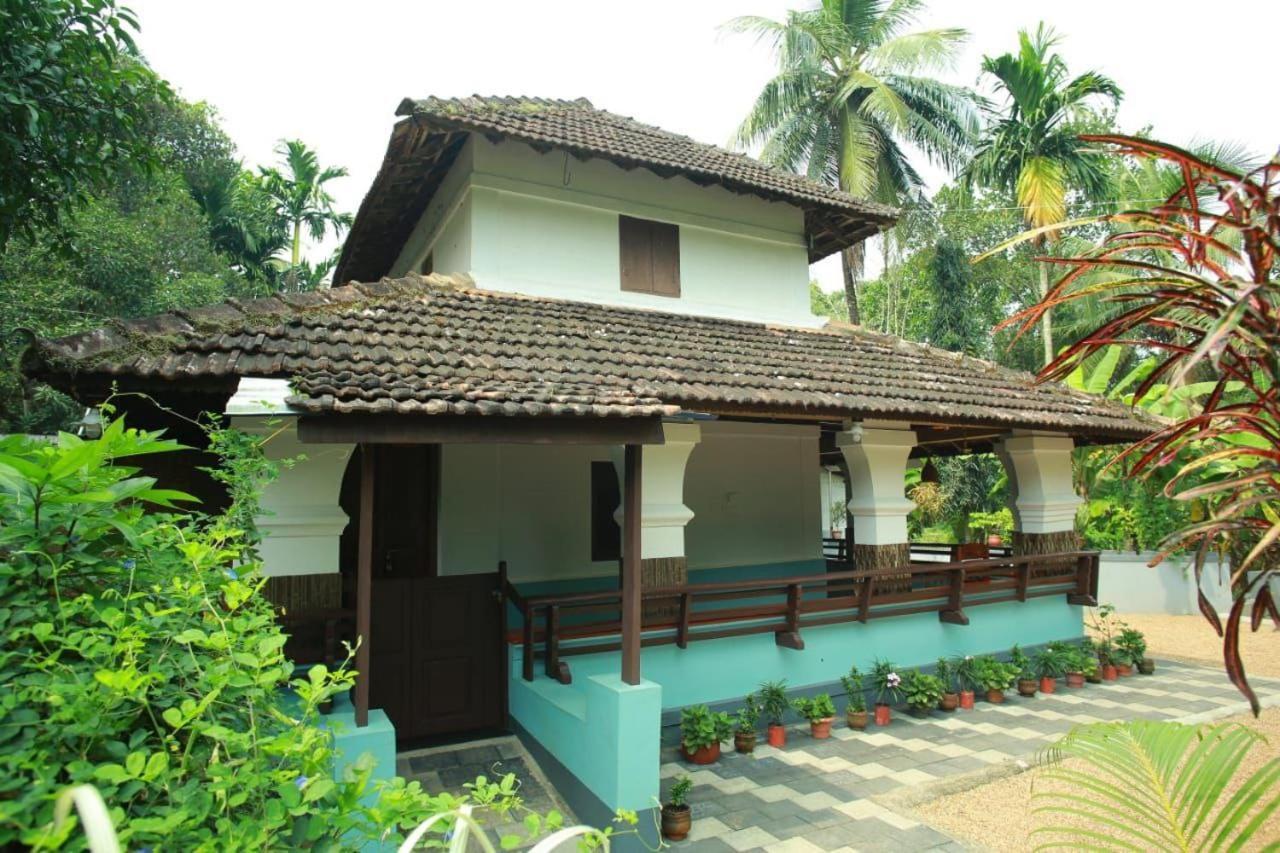 Kenoth Thaliyil Mana, Heritage Homestay Payyannur Exteriör bild